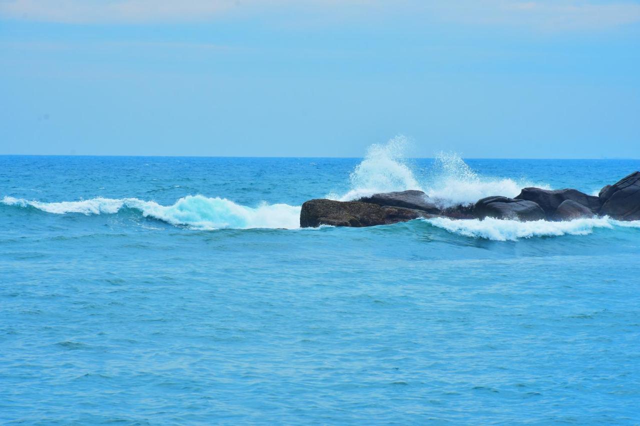 Anb Surf View Hotel Tangalle Bagian luar foto